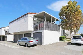 11882 Garden Grove Blvd in Garden Grove, CA - Foto de edificio - Building Photo