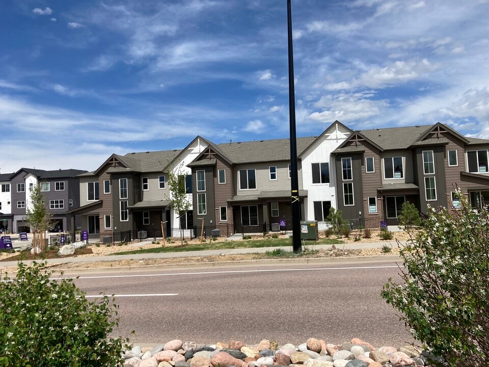 404 Millwall Cir in Castle Pines, CO - Building Photo
