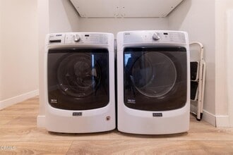 5035 Escobedo Dr, Unit MainHouse in Woodland Hills, CA - Building Photo - Building Photo