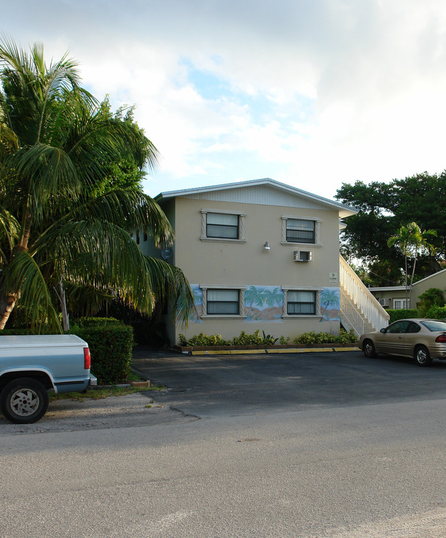 413 SE 16th St in Fort Lauderdale, FL - Foto de edificio - Building Photo