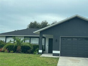 422 SE 19th St in Cape Coral, FL - Building Photo - Building Photo