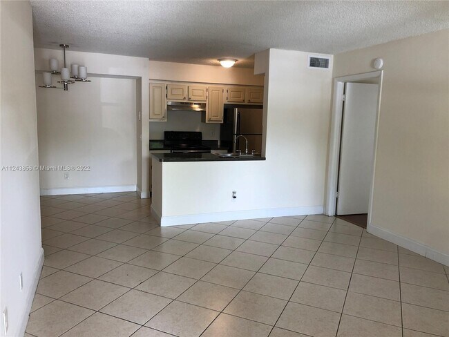 778 NW 103rd Ter, Unit 103 in Pembroke Pines, FL - Building Photo - Building Photo