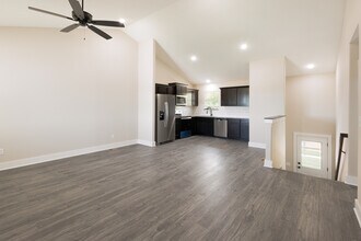 9278 E Chris St in Bel Aire, KS - Foto de edificio - Building Photo