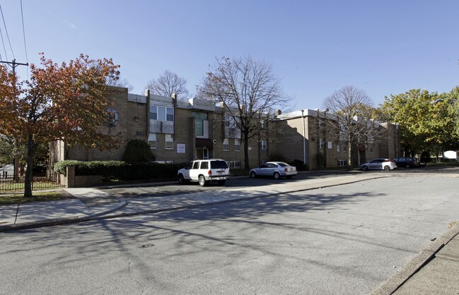 Marshall Square Apartments in Philadelphia, PA - Foto de edificio - Building Photo