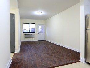 3064 Buhre Ave in Bronx, NY - Building Photo - Interior Photo