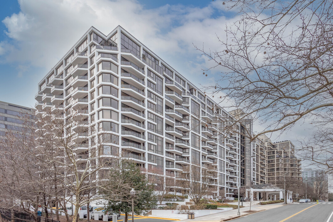 The Atrium in Arlington, VA - Foto de edificio