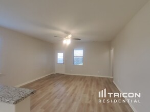 185 Kennedy Dr in Venus, TX - Building Photo - Building Photo