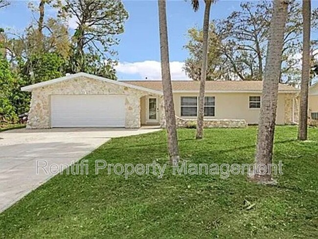 2326 Davis Blvd in Ft. Myers, FL - Building Photo - Building Photo