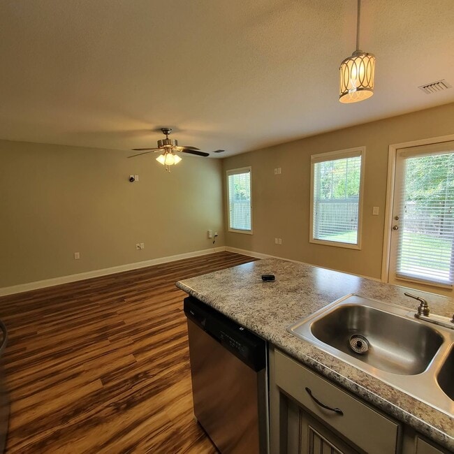 4638 Sara Rd in Valdosta, GA - Building Photo - Building Photo