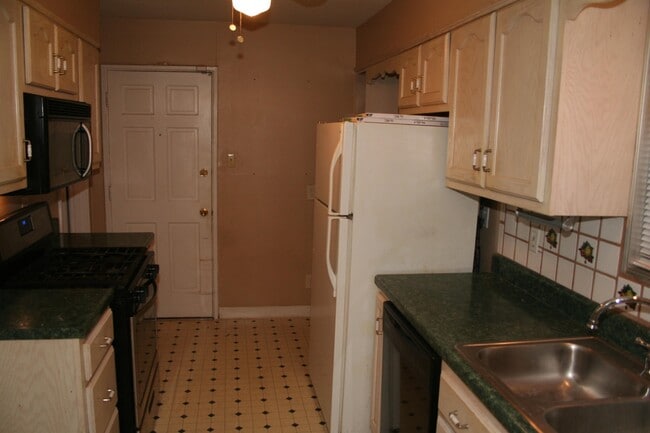 4864 Quince Rd in Memphis, TN - Building Photo - Building Photo