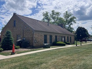 1750 Fayette Walk in Hoffman Estates, IL - Building Photo - Building Photo