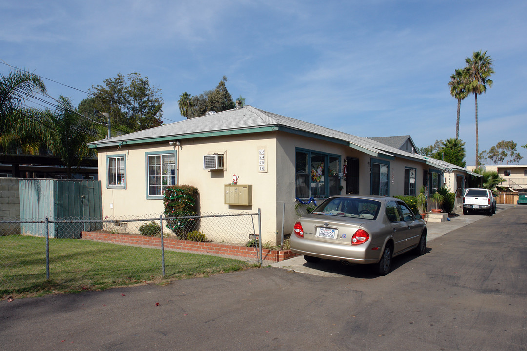 532-538 E Lexington Ave in El Cajon, CA - Foto de edificio