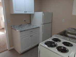 157 Main St in Deep River, CT - Building Photo - Building Photo