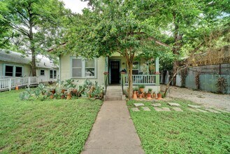 2002 Willow St in Austin, TX - Building Photo - Building Photo