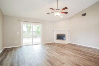 12419 Long Lake Dr N in Jacksonville, FL - Foto de edificio - Building Photo