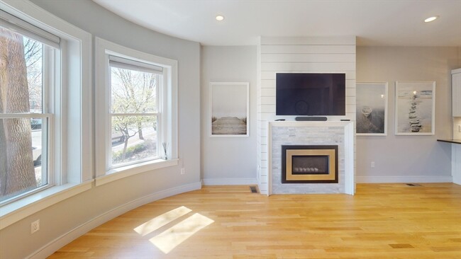 1896 Beacon St in Brookline, MA - Building Photo - Building Photo
