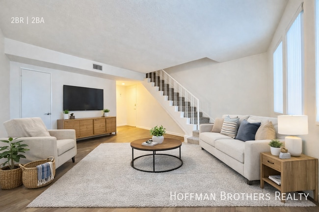 1830 N La Brea Ave in Los Angeles, CA - Building Photo - Building Photo