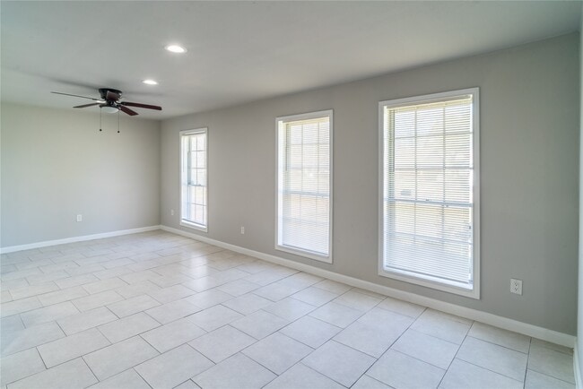 11623 Rowan Ln