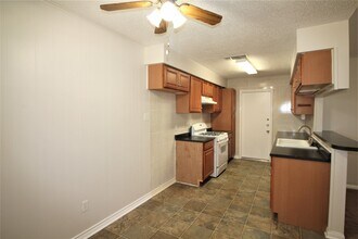 3706 Chadwick Dr in Alvin, TX - Building Photo - Building Photo