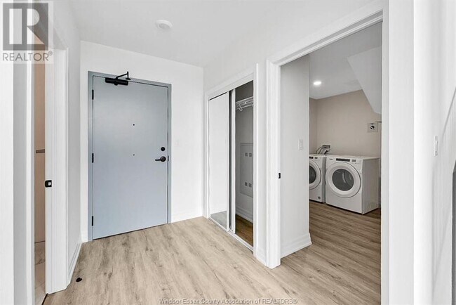 7333 MEO in Lasalle, ON - Building Photo - Building Photo