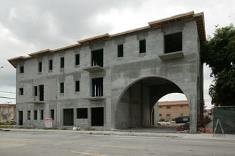 190 E 7th St in Hialeah, FL - Building Photo - Building Photo