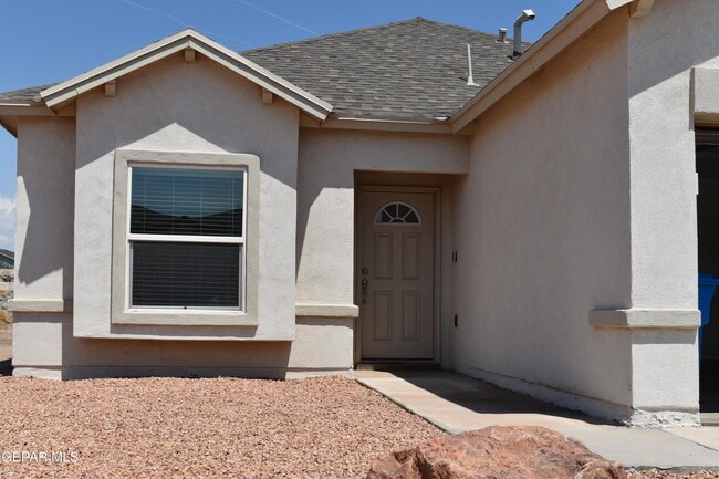 11968 Medalla St in Socorro, TX - Building Photo - Building Photo
