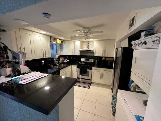 2326 Harding St-Unit -2326 in Hollywood, FL - Foto de edificio - Building Photo