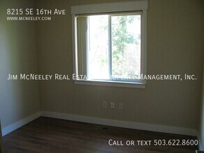 8215 SE 16th Ave in Portland, OR - Building Photo - Building Photo