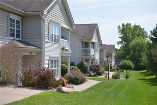 108 Farmstead Ct in Churchville, NY - Building Photo