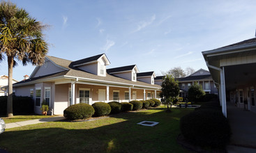 New Orleans Courtyard in Fairhope, AL - Foto de edificio - Building Photo