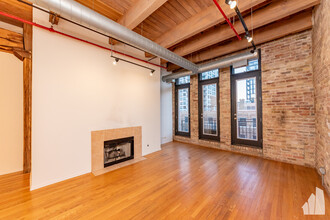 375 W Erie St, Unit 508 in Chicago, IL - Building Photo - Building Photo