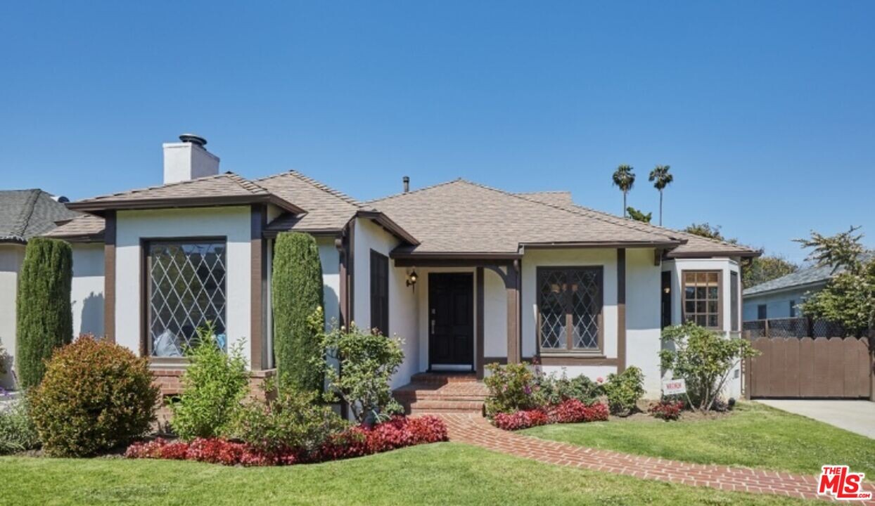 1928 S Bentley Ave in Los Angeles, CA - Building Photo