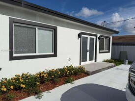 831 SE 9th Ave in Hialeah, FL - Building Photo