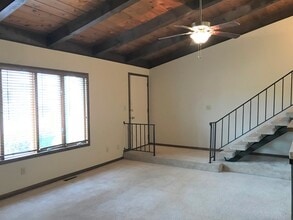 408 Holly Ln in Mankato, MN - Building Photo - Building Photo