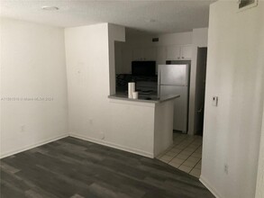 2851 N Oakland Forest Dr, Unit 102 in Oakland Park, FL - Building Photo - Building Photo