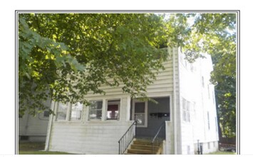 67 Schubert St, Unit 1 in Binghamton, NY - Foto de edificio - Building Photo