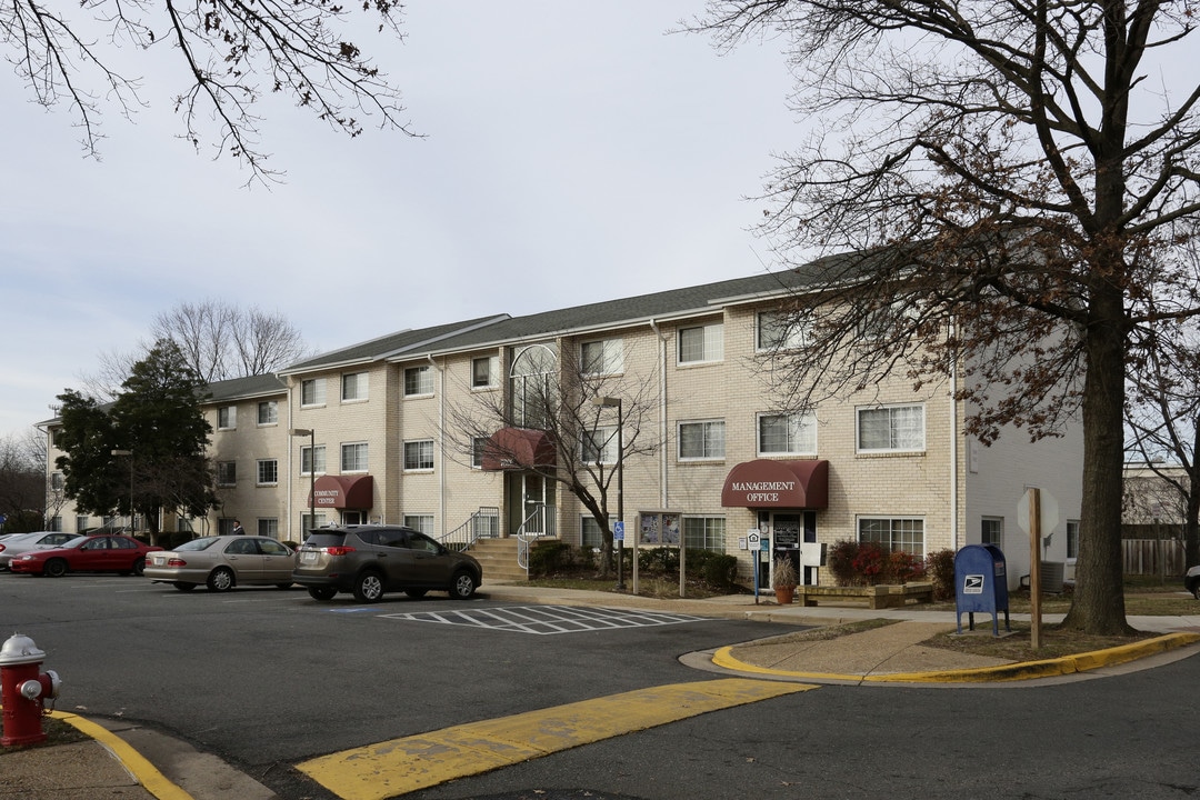 Murraygate Village in Alexandria, VA - Building Photo