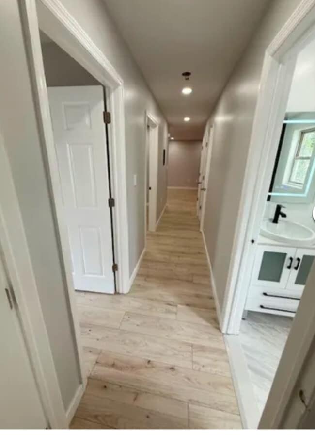 property at 201 N 5th St