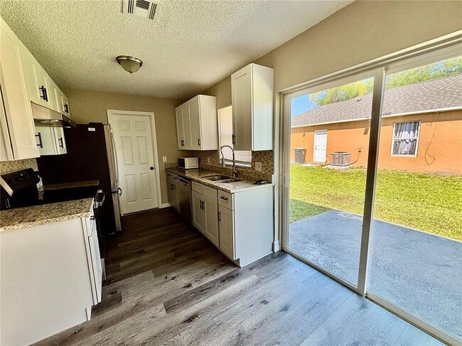 504 Blackbird Ln in Poinciana, FL - Foto de edificio - Building Photo