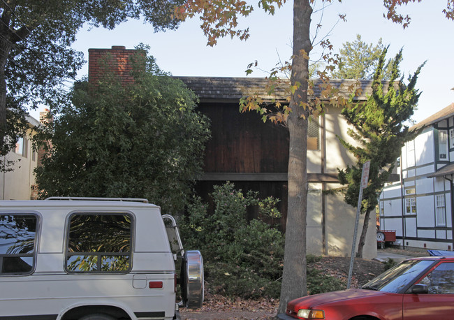 1425 Benton St in Alameda, CA - Building Photo - Building Photo