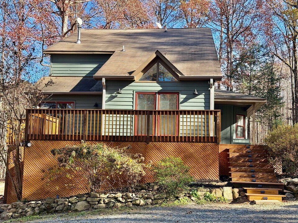 160 Lystra Hills Ln in Chapel Hill, NC - Building Photo