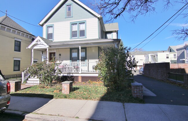 11 Dolsen Pl, Unit 2