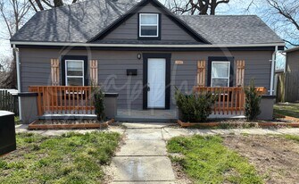 1223 W Hayward Ave in Independence, MO - Building Photo