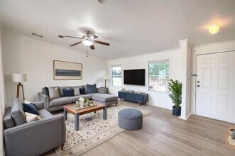 132 Co Rd 247 in Georgetown, TX - Building Photo - Building Photo