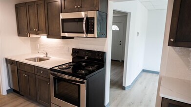 303 Boston Ave, Unit A in Medford, MA - Foto de edificio - Building Photo