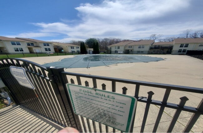 949 Pleasant Valley Rd in South Windsor, CT - Building Photo - Building Photo