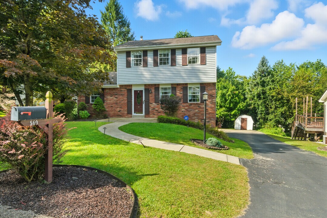 560 Monticello Dr in Delmont, PA - Building Photo