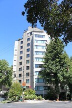 2245 SW Park Pl in Portland, OR - Building Photo - Building Photo