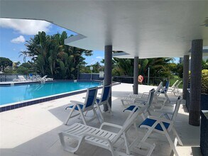 877 NE 195th St-Unit -318 in Miami, FL - Building Photo - Building Photo