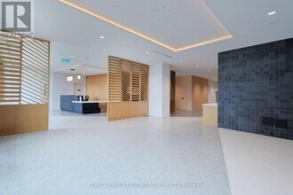 2495 Eglinton Ave W in Mississauga, ON - Building Photo - Building Photo